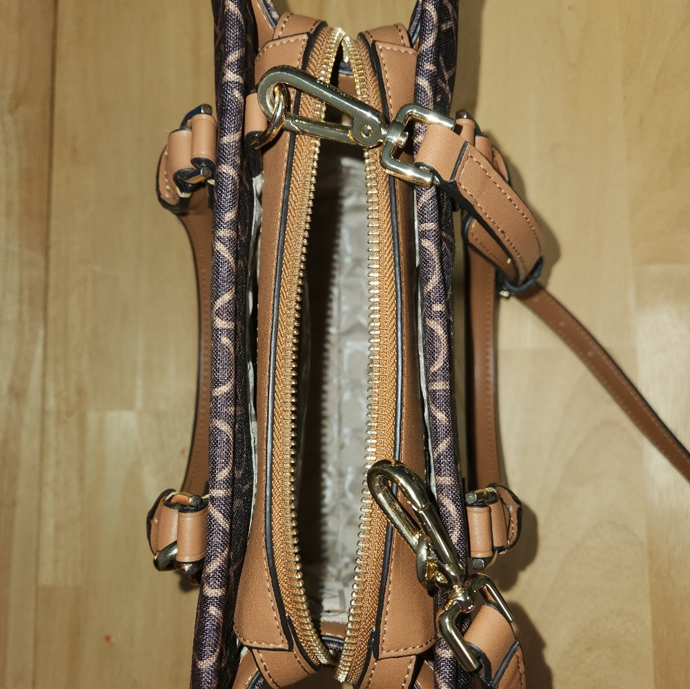 Calvin klein Beckah logo print crossbody tote bag in brown - Picture 8 of 10